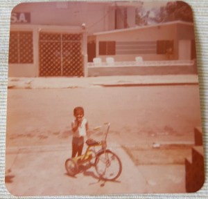 Fotografía antigua niño triciclo 