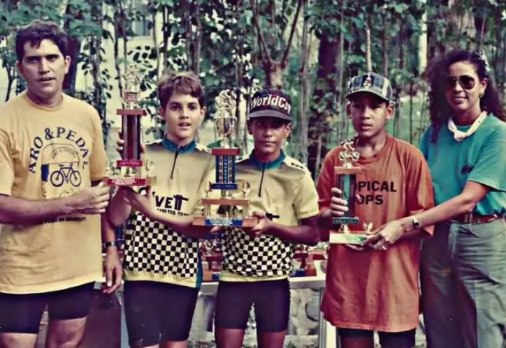 Gino Bartali joven en bicicleta en portada de la revista El Gráfico de 1938