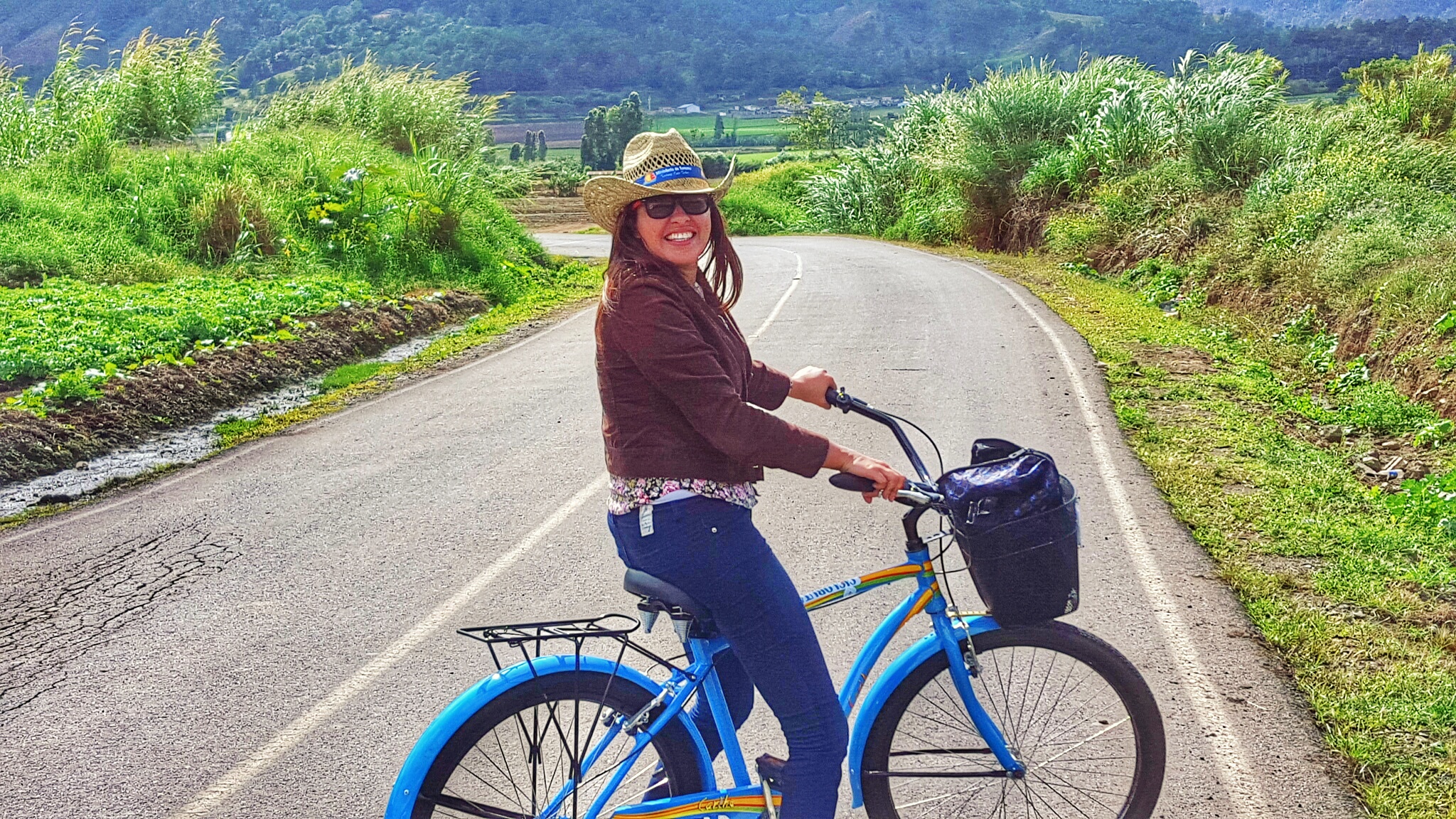 Mujer en bicicleta Constanza