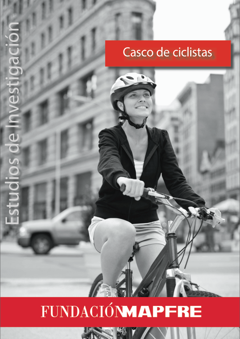 ciclista usando casco en ciudad estudio seguridad vial Fundación MAPFRE