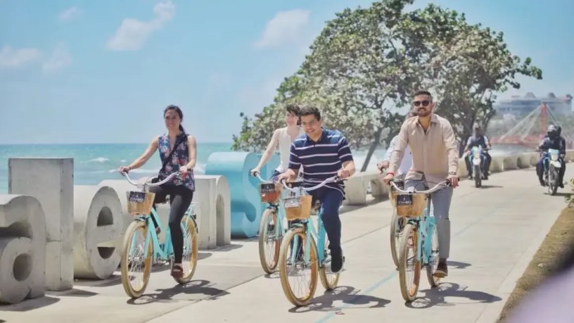 ciclistas malecon santo domingo movilidad urbana bicicleta