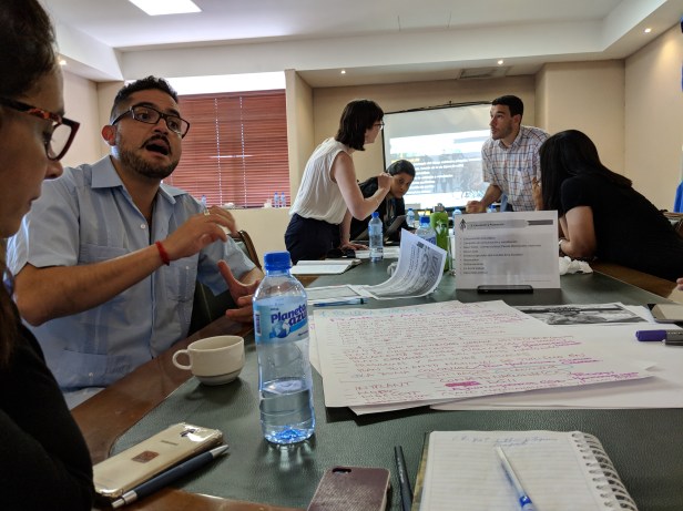 discusion taller ciclovias santo domingo seguridad vial
