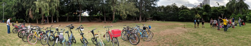 Ciclistas Urbanos en santo domingo en el Mirador sur en el primer bici picnic