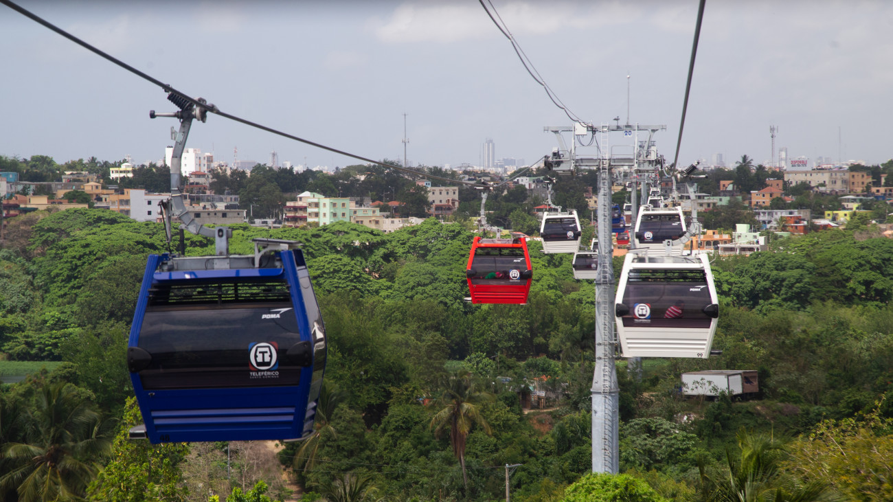 Primera línea de transporte por cable aéreo (teleférico) en Santo&nbsp;Domingo