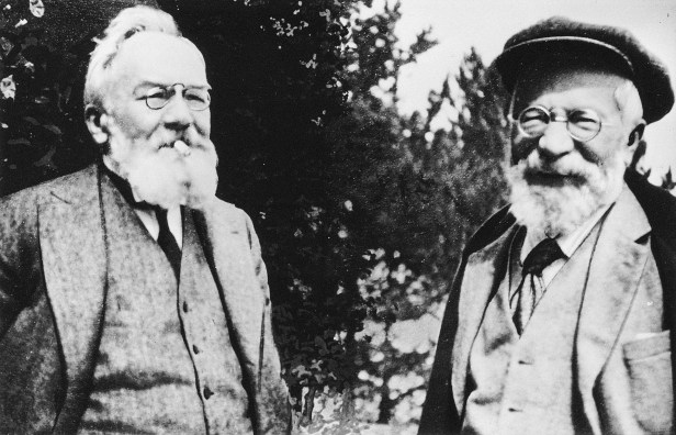 Édouard y André Michelin fundadores de Michelin e innovadores del neumático desmontable