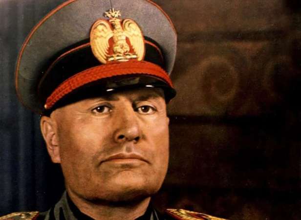 Benito Mussolini líder del fascismo italiano durante las décadas de 1920 y 1930