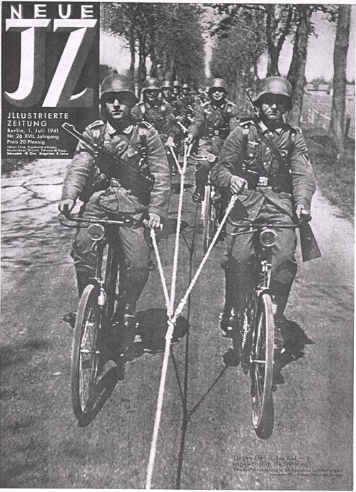 tropas alemanas entrenando con bicicletas militares durante la guerra