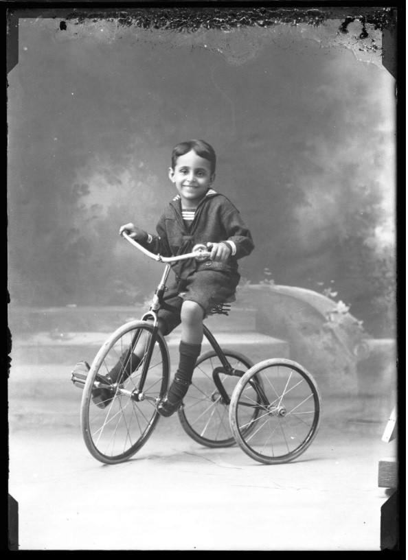 niño en triciclo fotografia alfredo senior historia bicicleta republica dominicana